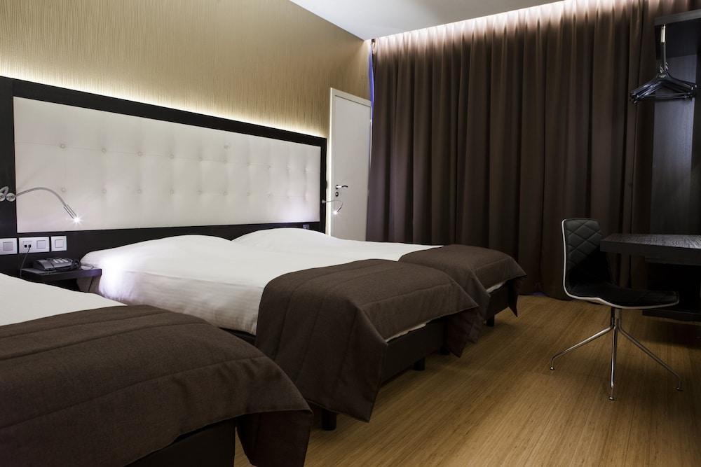 Craves Hotel